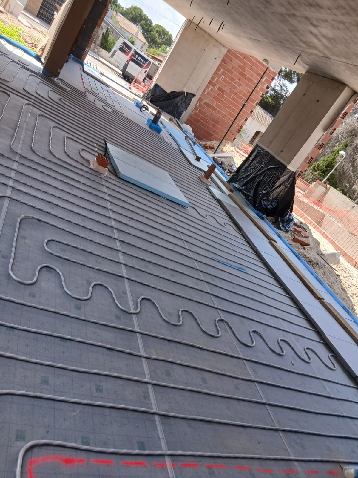 Instalación de suelo radiante DUALTERMiA – imagen 3